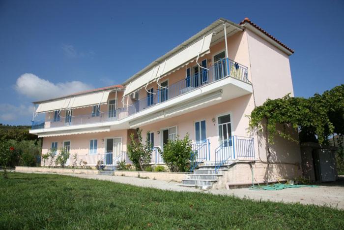 Liza Rooms Lixouri Esterno foto