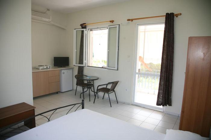 Liza Rooms Lixouri Esterno foto